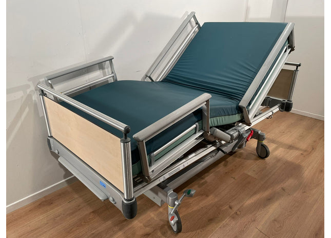 Voelker S961-1 Electric 3-Section  Hospital Bed #00G