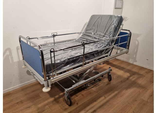 STRYKER MEDICAL 2-SECTION HYDRAULIC HOSPITAL BED #60
