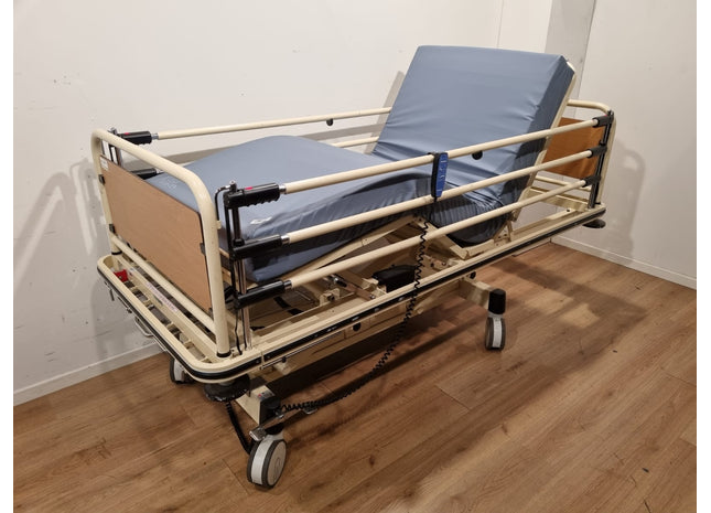 Oostwoud Opticare Nova Electric 3-Section Hospital Bed #11