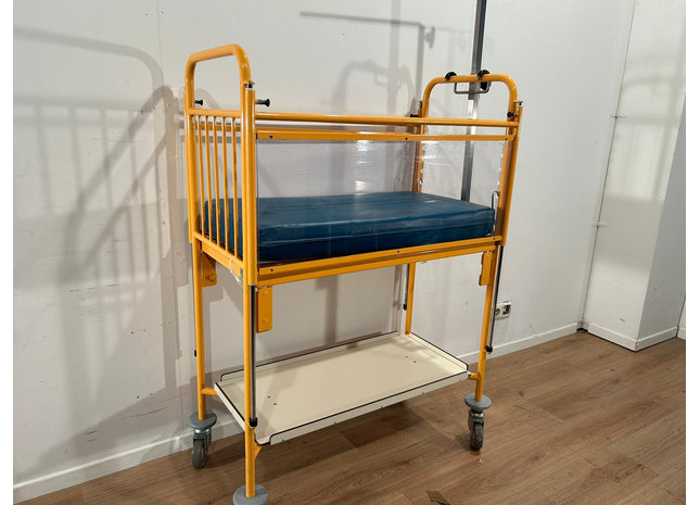 OOSTWOUD BABY CRIB YELLOW-SMALL