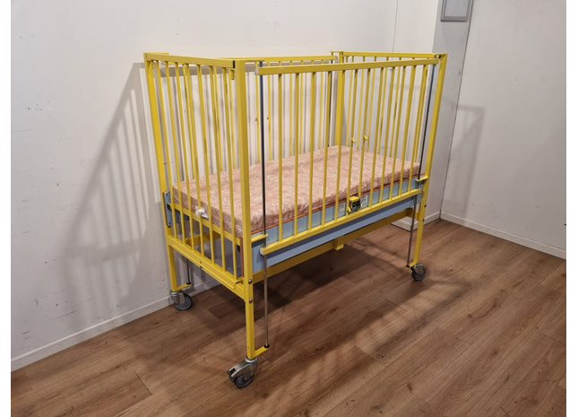 Huntleigh Nesbit Evans 31300X Children's Hospital Bed #01