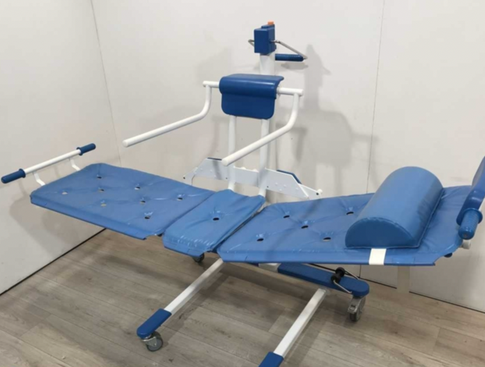 Shower & toilet equipment