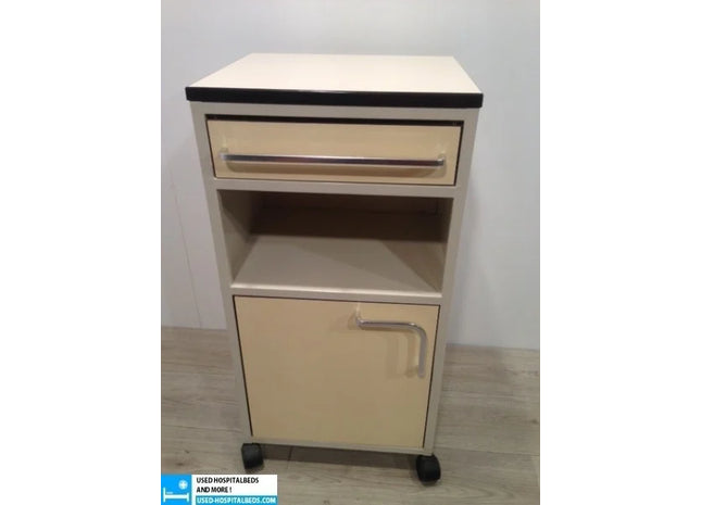 OOSTWOUD BEDSIDE LOCKER 02