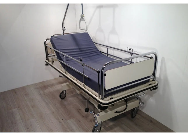 Oostwoud Opticare Nova Hydraulic 2-Section Children's Hospital Bed #10