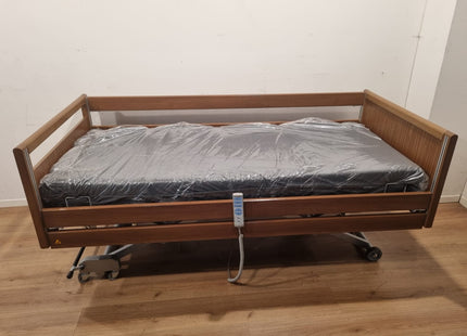 WISSNER BOSSERHOFF SENTIDA 3-SECTION FULL OPTION LOW RYDER ELECTRIC HOSPITAL BED #24G