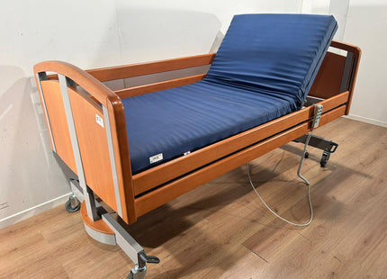BRAEKEVELT ALPHA 3-SECTION FULL OPTION ELECTRIC HOSPITAL BED #71