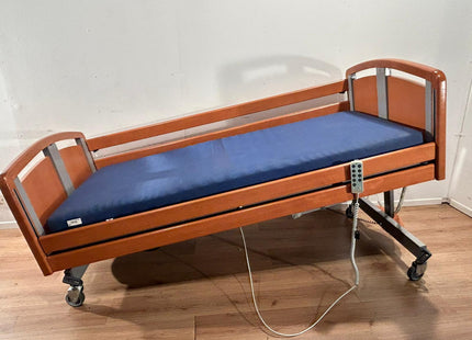 BRAEKEVELT ALPHA 3-SECTION FULL OPTION ELECTRIC HOSPITAL BED #71