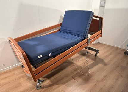 BRAEKEVELT ALPHA 3-SECTION FULL OPTION ELECTRIC HOSPITAL BED #71