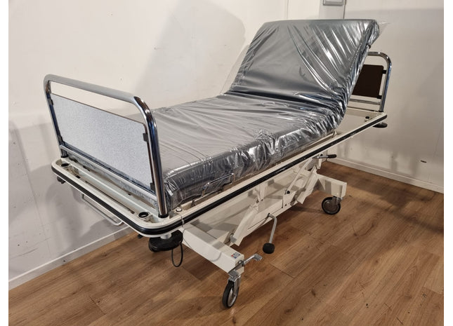 OOSTWOUD 2-SECTION HYDRAULIC HOSPITAL BED #13A