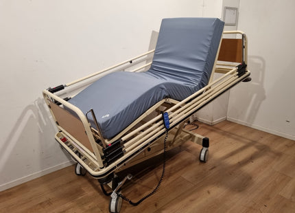 OOSTWOUD OPTICARE NOVA 3-SECTION ELECTRIC HOSPITAL BED #11