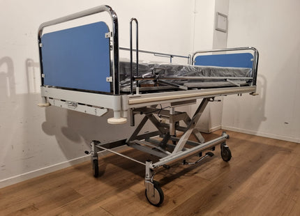 STRYKER MEDICAL 2-SECTION HYDRAULIC HOSPITAL BED #60