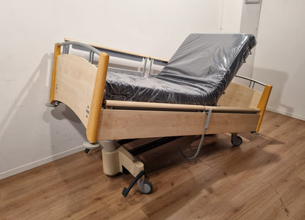 WISSNER BOSSERHOFF ESTETICA 3-SECTION FULL OPTION ELECTRIC HOSPITAL BED #26B