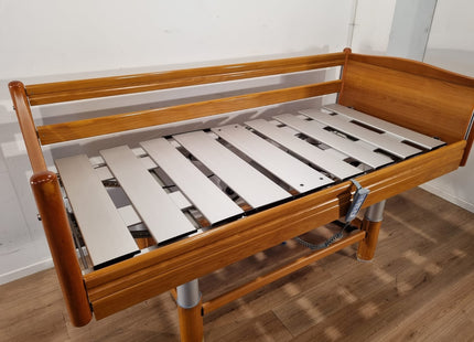 VOLKER 3-SECTION FULL OPTION ELECTRIC HOSPITAL BED #38C