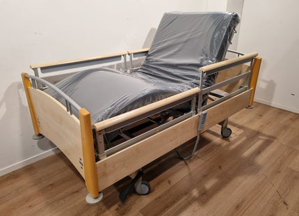 WISSNER BOSSERHOFF ESTETICA 3-SECTION FULL OPTION ELECTRIC HOSPITAL BED #26B