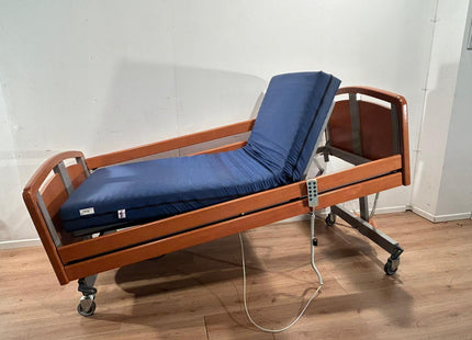 BRAEKEVELT ALPHA 3-SECTION FULL OPTION ELECTRIC HOSPITAL BED #71