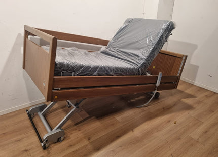 WISSNER BOSSERHOFF SENTIDA 3-SECTION FULL OPTION LOW RYDER ELECTRIC HOSPITAL BED #24G