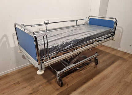 STRYKER MEDICAL 2-SECTION HYDRAULIC HOSPITAL BED #60