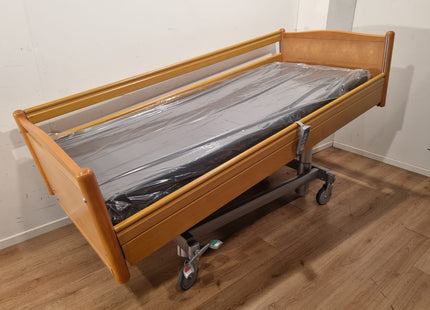 VOLKER (S280) 3-SECTION ELECTRIC HOSPITAL BED #40E