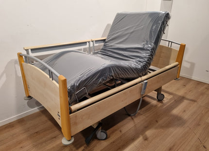 WISSNER BOSSERHOFF ESTETICA 3-SECTION FULL OPTION ELECTRIC HOSPITAL BED #26B