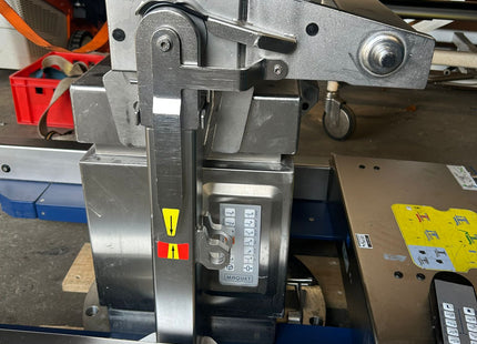 MAQUET 1150 OPERATING TABLE WITH A MOUNTABLE COLUMN