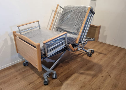 VOLKER 3-SECTION FULL OPTION LOW RYDER ELECTRIC HOSPITAL BED #34E