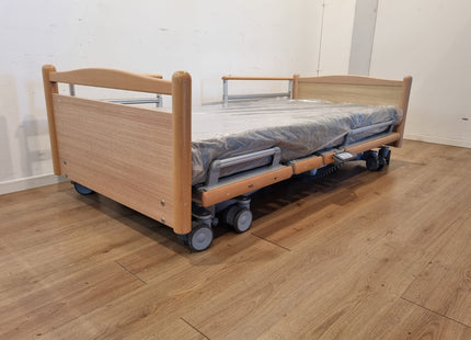 VOLKER 3-SECTION FULL OPTION LOW RYDER ELECTRIC HOSPITAL BED #34E
