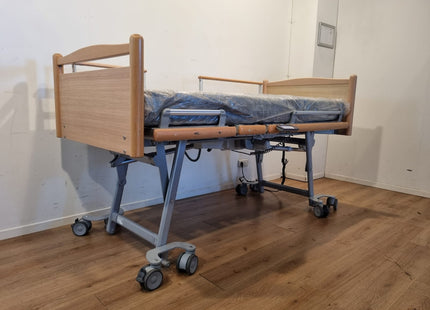 VOLKER 3-SECTION FULL OPTION LOW RYDER ELECTRIC HOSPITAL BED #34E
