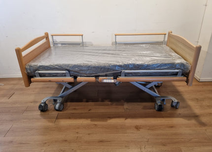 VOLKER 3-SECTION FULL OPTION LOW RYDER ELECTRIC HOSPITAL BED #34E
