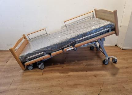 VOLKER 3-SECTION FULL OPTION LOW RYDER ELECTRIC HOSPITAL BED #34E