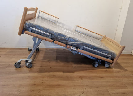 VOLKER 3-SECTION FULL OPTION LOW RYDER ELECTRIC HOSPITAL BED #34E