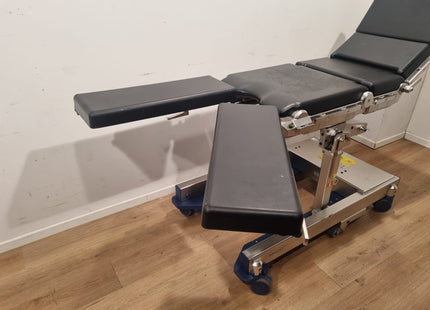 MAQUET 1150 OPERATING TABLE WITH A MOUNTABLE COLUMN