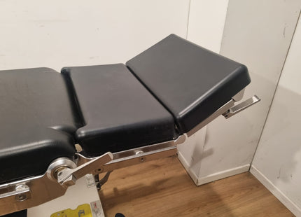 MAQUET 1150 OPERATING TABLE WITH A MOUNTABLE COLUMN