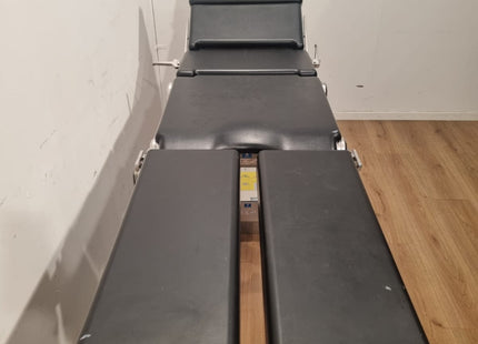 MAQUET 1150 OPERATING TABLE WITH A MOUNTABLE COLUMN
