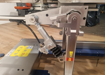 MAQUET 1150 OPERATING TABLE WITH A MOUNTABLE COLUMN