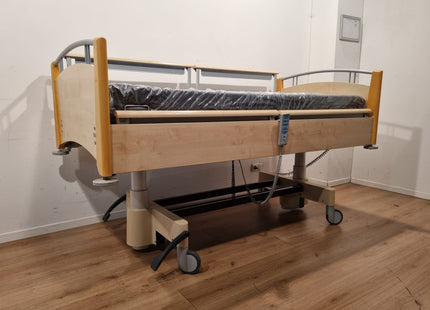 WISSNER BOSSERHOFF ESTETICA 3-SECTION FULL OPTION ELECTRIC HOSPITAL BED #26B
