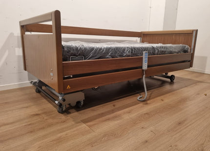 WISSNER BOSSERHOFF SENTIDA 3-SECTION FULL OPTION LOW RYDER ELECTRIC HOSPITAL BED #24G