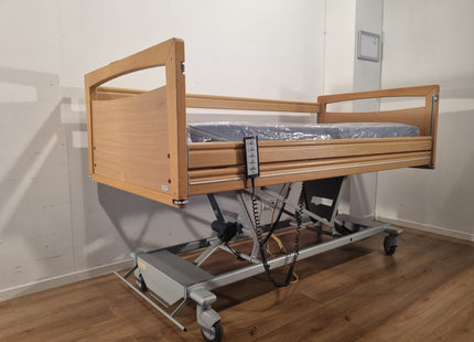 BOCK PRACTICO 3-SECTION FULL OPTION ELECTRIC HOSPITAL BED #84