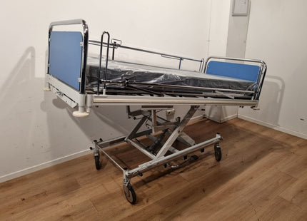 STRYKER MEDICAL 2-SECTION HYDRAULIC HOSPITAL BED #60