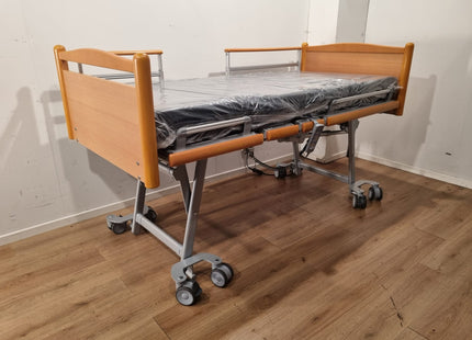 VOLKER 3-SECTION FULL OPTION LOW RYDER ELECTRIC HOSPITAL BED #34