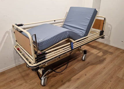 OOSTWOUD OPTICARE NOVA 3-SECTION ELECTRIC HOSPITAL BED #11