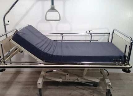 OOSTWOUD OPTI CARE NOVA 2-SECTION HYDRAULIC CHILDREN HOSPITAL BED NR 10