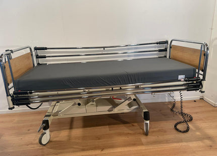 OOSTWOUD 3-SECTION ELECTRIC HOSPITAL BED NR 17